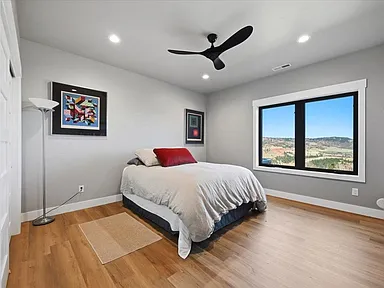 Guest bedroom